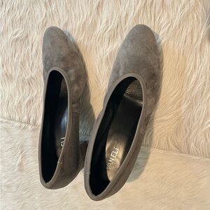 Vaneli Women's Gray Suede Pumps